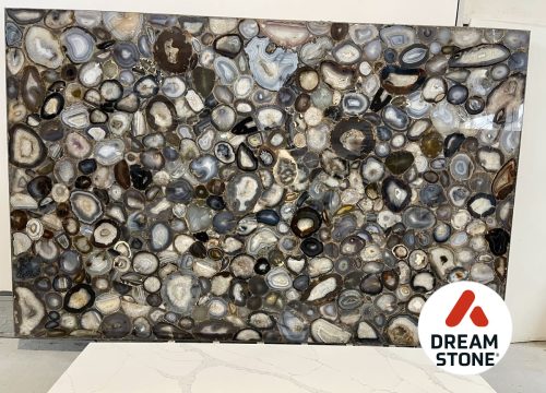 12. kwarcyt Agat 280x180x2cm poler