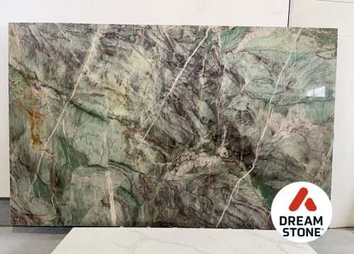 16. kwarcyt Vesuvio 302x180x2cm poler