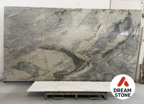 17. kwarcyt Celeste 356x193x2cm poler