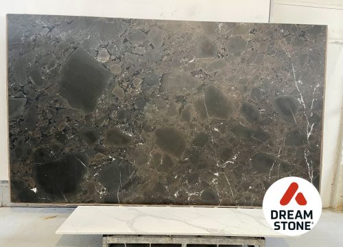 25. kwarcyt Infinity 327x198x2cm poler