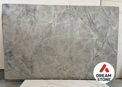 27. kwarcyt Calacatta Super White 303x200x2cm satyna